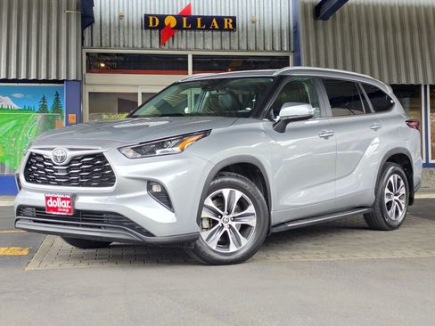 Used 2024 Toyota Highlander XLE AWD/4WD image 1