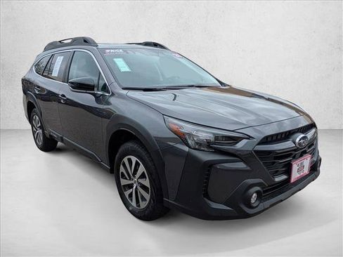 Used 2025 Subaru Outback Premium AWD/4WD image 3