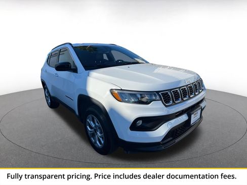 Used 2025 Jeep Compass Latitude AWD/4WD image 1