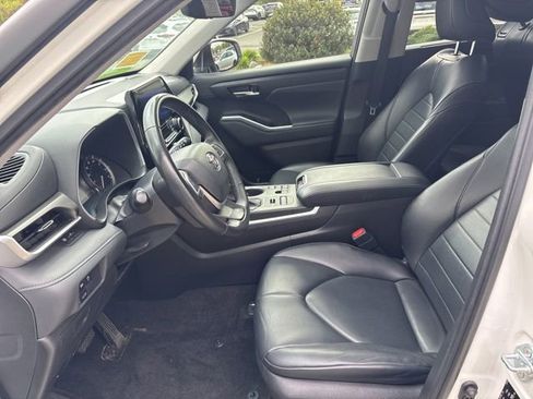 Used 2023 Toyota Highlander XLE AWD/4WD image 24
