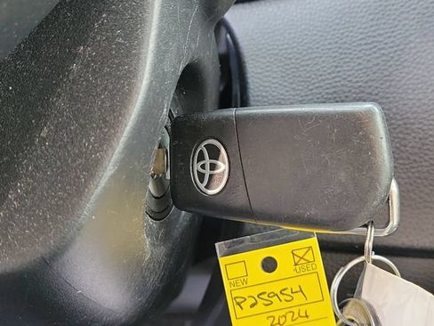 Used 2022 Toyota Corolla LE FWD image 31