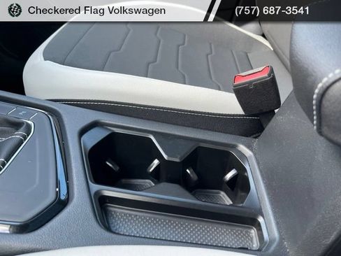 Used 2025 Volkswagen Taos SE FWD image 42