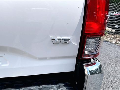 Used 2021 Toyota Tacoma SR5 AWD/4WD image 10