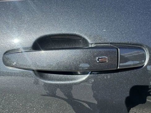 Used 2020 Chevrolet Equinox LT w/ Driver Convenience Package image 11