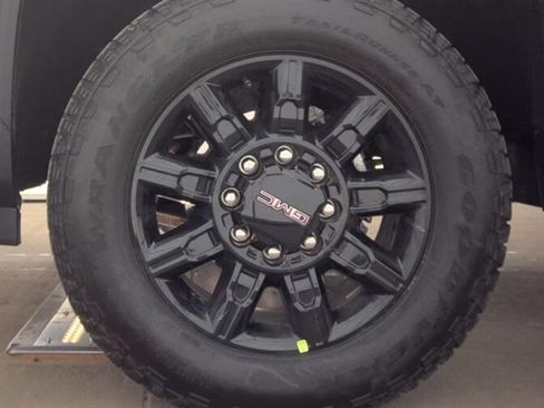 Used 2026 GMC Sierra 2500 AT4 AWD/4WD image 4