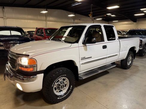 Used 2007 GMC Sierra 2500 SLE w/ Heavy-Duty Power Package RWD image 9