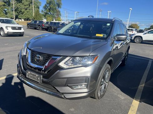 Used 2019 Nissan Rogue SV w/ Sun & Sound Touring Package image 4