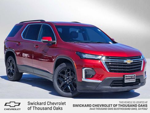 Used 2023 Chevrolet Traverse LT FWD image 1