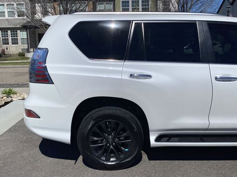Used 2020 Lexus GX 460 Premium w/ Premium Package image 6