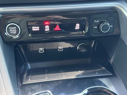 Certified 2025 Audi Q5 Premium w/ Premium Plus AWD/4WD image 9