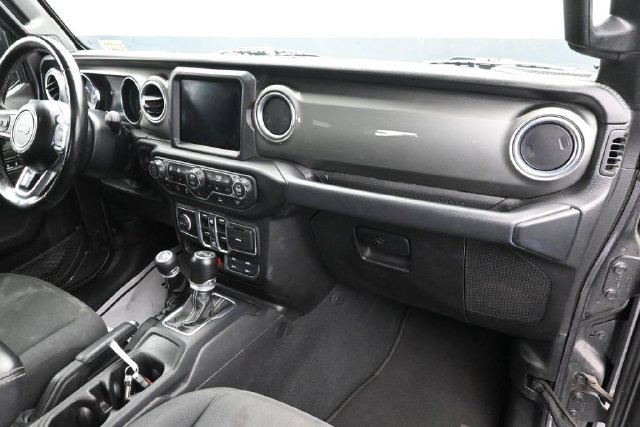 Used 2022 Jeep Wrangler Unlimited Sahara w/ Cold Weather Group AWD/4WD image 37