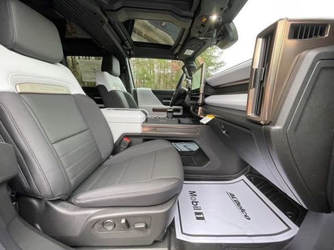 New 2025 GMC Hummer EV 2X image 24