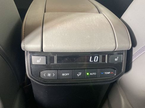 Used 2022 Toyota Highlander Platinum AWD/4WD image 29