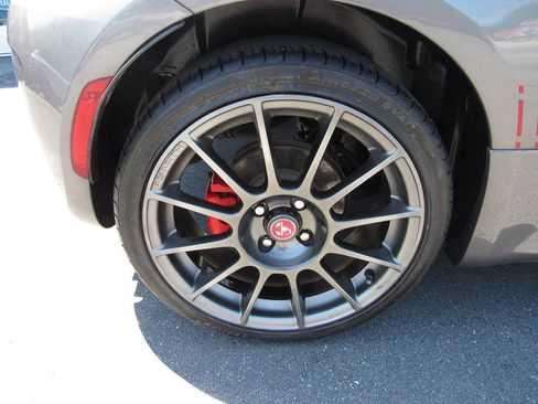 Used 2013 FIAT 500 Abarth w/ Beats Audio Pkg FWD image 17