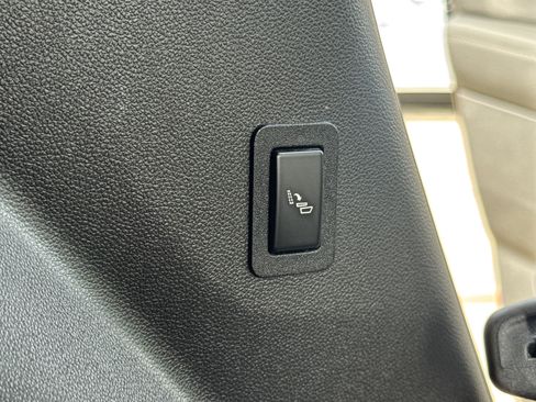 Used 2022 GMC Yukon Denali image 47