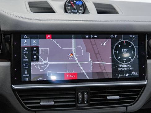 Used 2020 Porsche Cayenne Turbo image 20