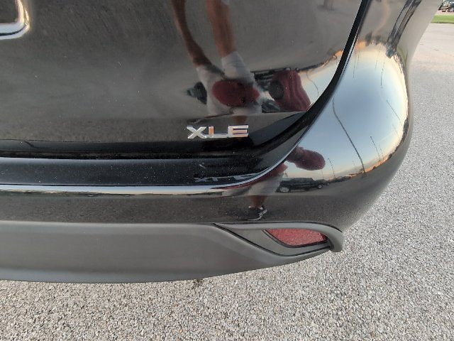 Used 2025 Toyota Highlander XLE FWD image 9