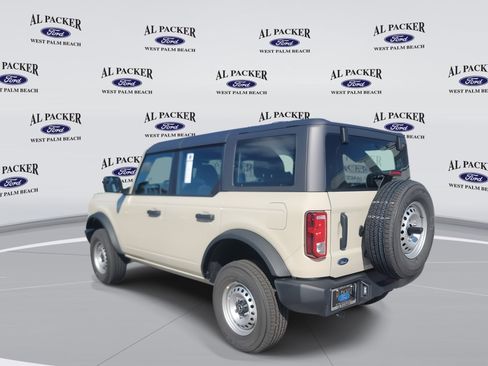 New 2025 Ford Bronco 4-Door image 3