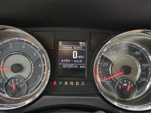 Used 2015 Chrysler Town & Country Touring w/ Driver Convenience Group image 20