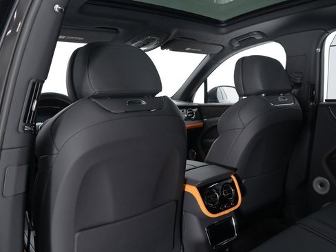 Certified 2025 Bentley Bentayga image 23