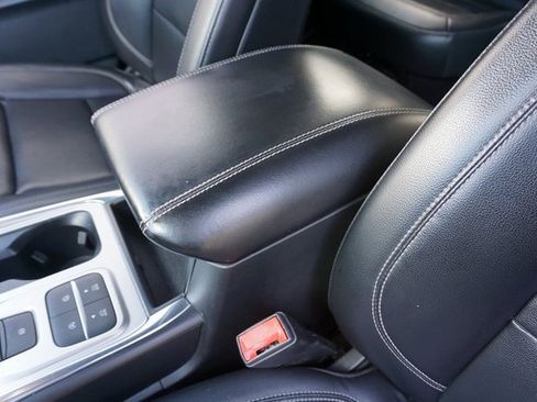 Used 2020 Ford Explorer XLT w/ Equipment Group 202A image 13