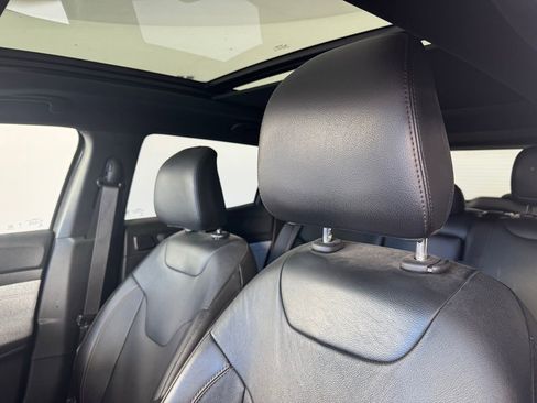 Used 2023 Jeep Compass Latitude w/ Sun and Sound Group image 3