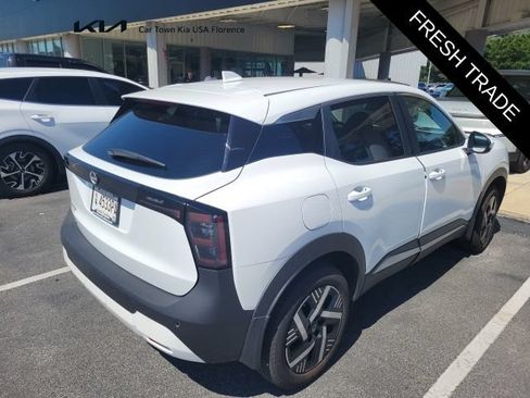 Used 2025 Nissan Kicks SV FWD image 3