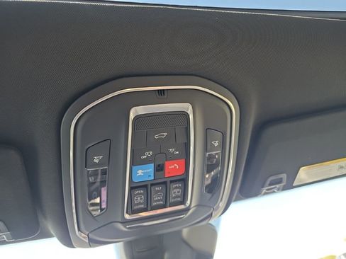 Used 2025 Jeep Grand Cherokee Limited image 18