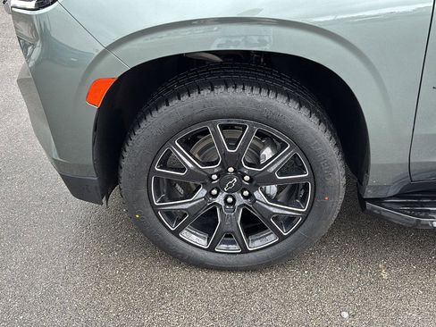 Used 2024 Chevrolet Tahoe Premier w/ Premium Package image 9