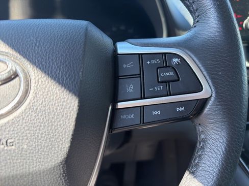 Used 2024 Toyota Sienna XLE image 13