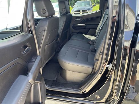 Used 2024 Chevrolet Colorado LT w/ LT Convenience Package III image 6