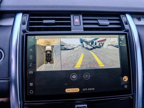 Used 2023 Land Rover Discovery S R-Dynamic image 11