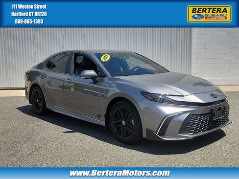 Used 2025 Toyota Camry SE w/ Convenience Package AWD/4WD image 1