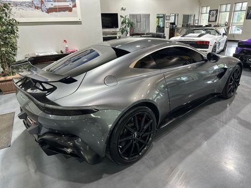 Used 2019 Aston Martin V8 Vantage Coupe RWD image 21