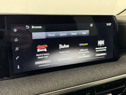 Used 2025 Nissan Kicks SV w/ SV Premium Package image 19