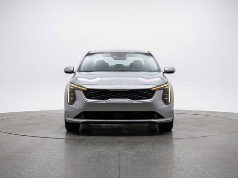 Used 2025 Kia K4 FWD image 2