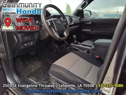 Used 2020 Toyota Tacoma TRD Sport w/ Technology Package RWD image 2
