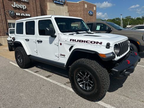 Used 2024 Jeep Wrangler Unlimited Rubicon AWD/4WD image 1