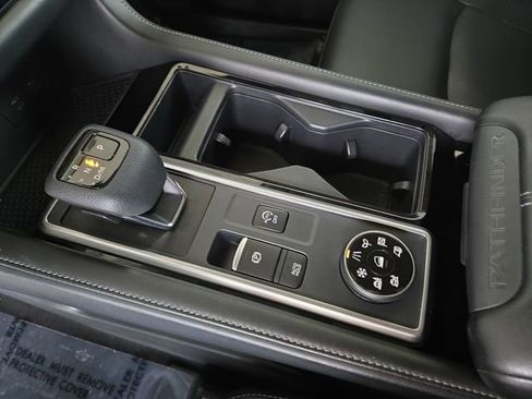 Used 2022 Nissan Pathfinder SL AWD/4WD image 24