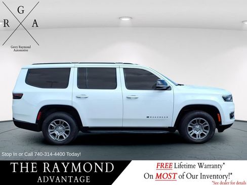 Used 2023 Jeep Wagoneer 4WD image 2