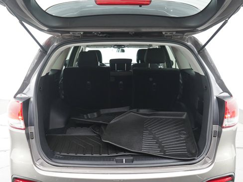 Used 2017 Kia Sorento FWD image 16