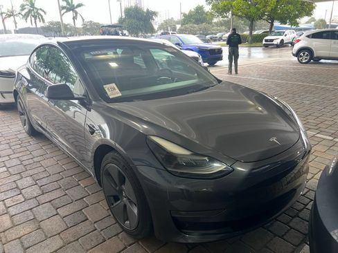 Used 2023 Tesla Model 3 Standard Range RWD image 5