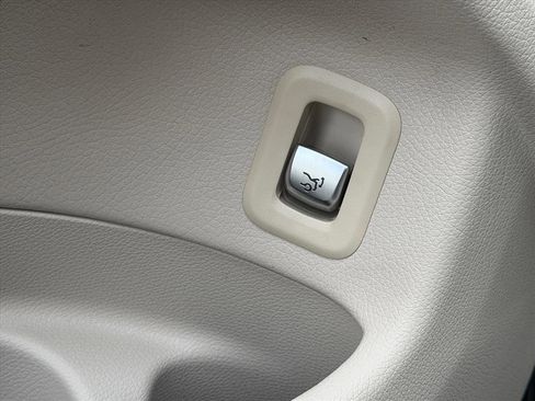 Used 2018 Mercedes-Benz GLC 300 4MATIC image 12