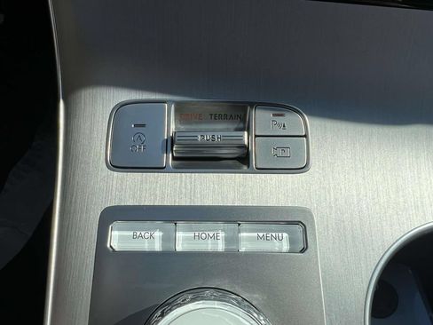 Certified 2026 Genesis GV70 2.5T Advanced AWD/4WD image 31