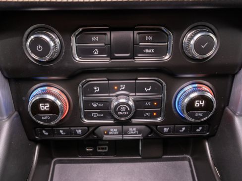 Used 2021 GMC Yukon XL SLT w/ SLT Premium Package AWD/4WD image 24
