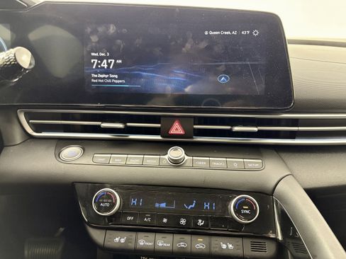 Used 2023 Hyundai Elantra Limited image 19