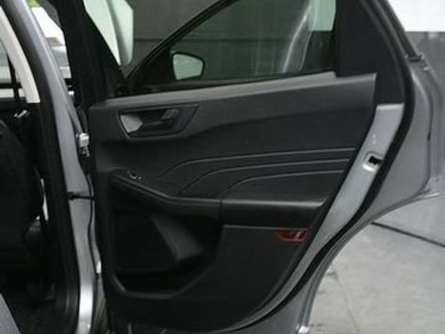 Used 2022 Ford Escape SE FWD image 14