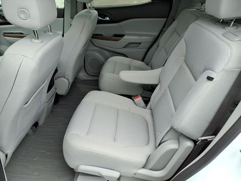 Used 2022 GMC Acadia SLE FWD image 13