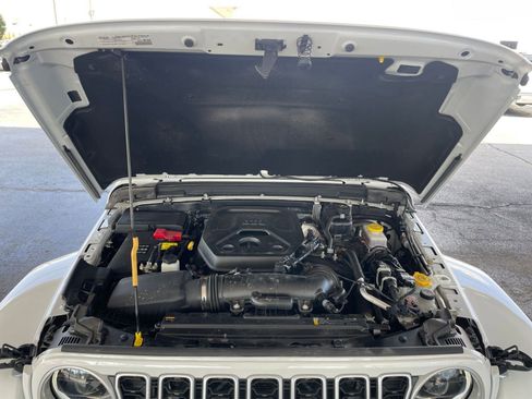 Used 2025 Jeep Wrangler Sahara image 31