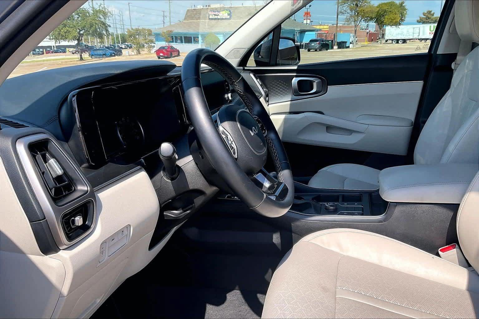 Certified 2022 Kia Sorento S w/ Panoramic Sunroof Package FWD image 2